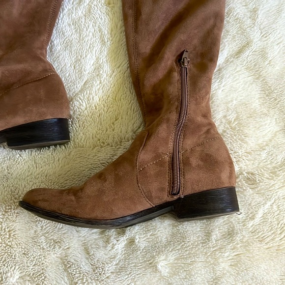 Used Women’s over the knee suede boots size 8 - Picture 3 of 3
